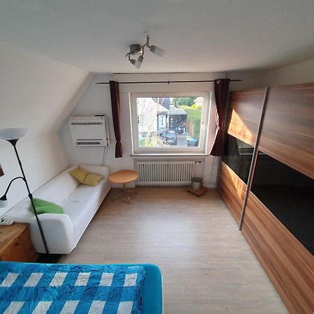 Geraeumiges Ferienhaus In Bad Salzuflen Mit Einfacher Ausstattung, Fuer Geschaeftsreisende, Gruppen Oder Familien Geeignet, 4 Schlafzimmer Exterior foto